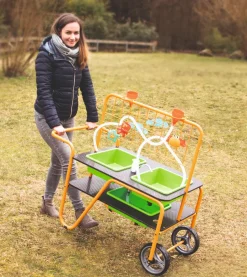 Mobiler Gartenspieltisch - Wasser & Sand