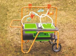 Mobiler Gartenspieltisch - Wasser & Sand