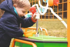 Mobiler Gartenspieltisch - Wasser & Sand