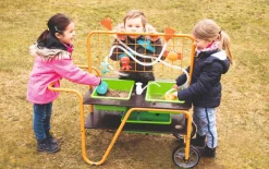 Mobiler Gartenspieltisch - Wasser & Sand