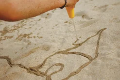 Sandspielzeug Cuppi - Schaufelsieb Mit Ball, Grau