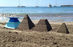 Sandspielzeug Pira - Pyramidenbau